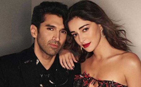 একসঙ্গে ক্যামেরাবন্দি আদিত্য-অনন্যা, কোথায় সময় কাটাচ্ছেন তারা?