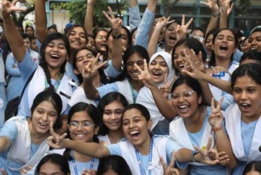 চলতি বছরের মাধ্যমিক স্কুল সার্টিফিকেট (এসএসসি) গড় পাসের হার ৮৩ দশমিক শুন্য ৪ শতাংশ।