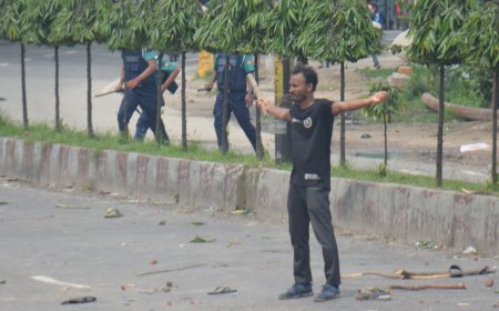 নিহত আবু সাঈদের স্বজনদের সঙ্গে দেখা করলেন ড. ইউনূস