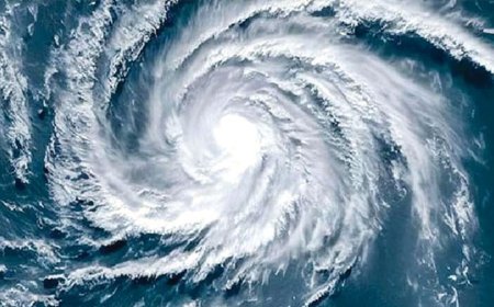 ধেয়ে আসছে ঘূর্ণিঝড় ‘আসনা’,  আছড়ে পড়বে উপকূলে