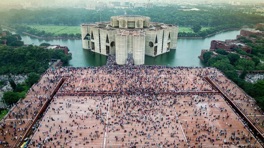 ফিরে দেখা: ৫ আগস্ট -অভ্যুত্থানের মুখে পালিয়ে গেলেন শেখ হাসিনা