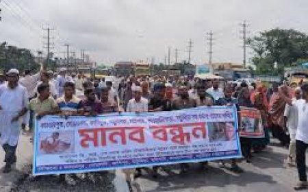 ধামরাইয়ে আবাসিকে গ্যাসের দাবিতে মহাসড়ক অবরোধ করে বিক্ষোভ