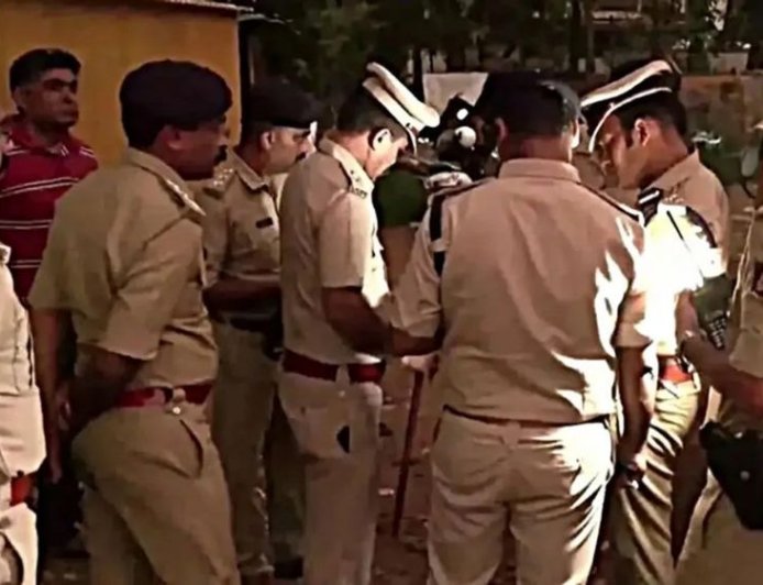 ভারতের বেঙ্গালুরুতে এক বাংলাদেশি দম্পতিকে মারধরের অভিযোগে ড. নগেন্দ্র নামে এক চিকিৎসককে গ্রেপ্তার করেছে পুলিশ