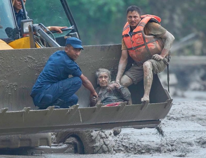 নেপালে বন্যা, হড়পা বান ও ভূমিধসে ভয়াবহ বিপর্যয়: মৃতের সংখ্যা হাজার ছাড়াল, চার দেশীয় সমন্বয়ে চলছে উদ্ধার অভিযান