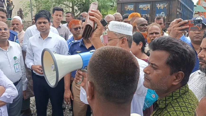 লালমনিরহাটে সার সরবরাহ ও সিন্ডিকেট নির্মূলের দাবিতে মহাসড়ক অবরোধ