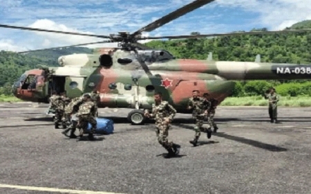 নেপালে আবারও ভূমিধস, পাহাড়ে আটকা পড়াদের হেলিকপ্টারে উদ্ধার