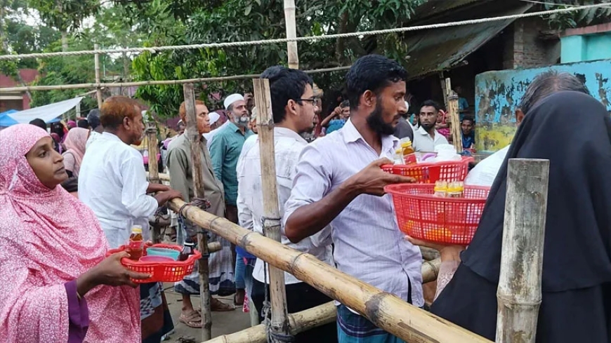 পানি-তেলে ‘ফুঁ’ দেন হুজুর, দানবাক্সে পড়ে লাখ টাকা